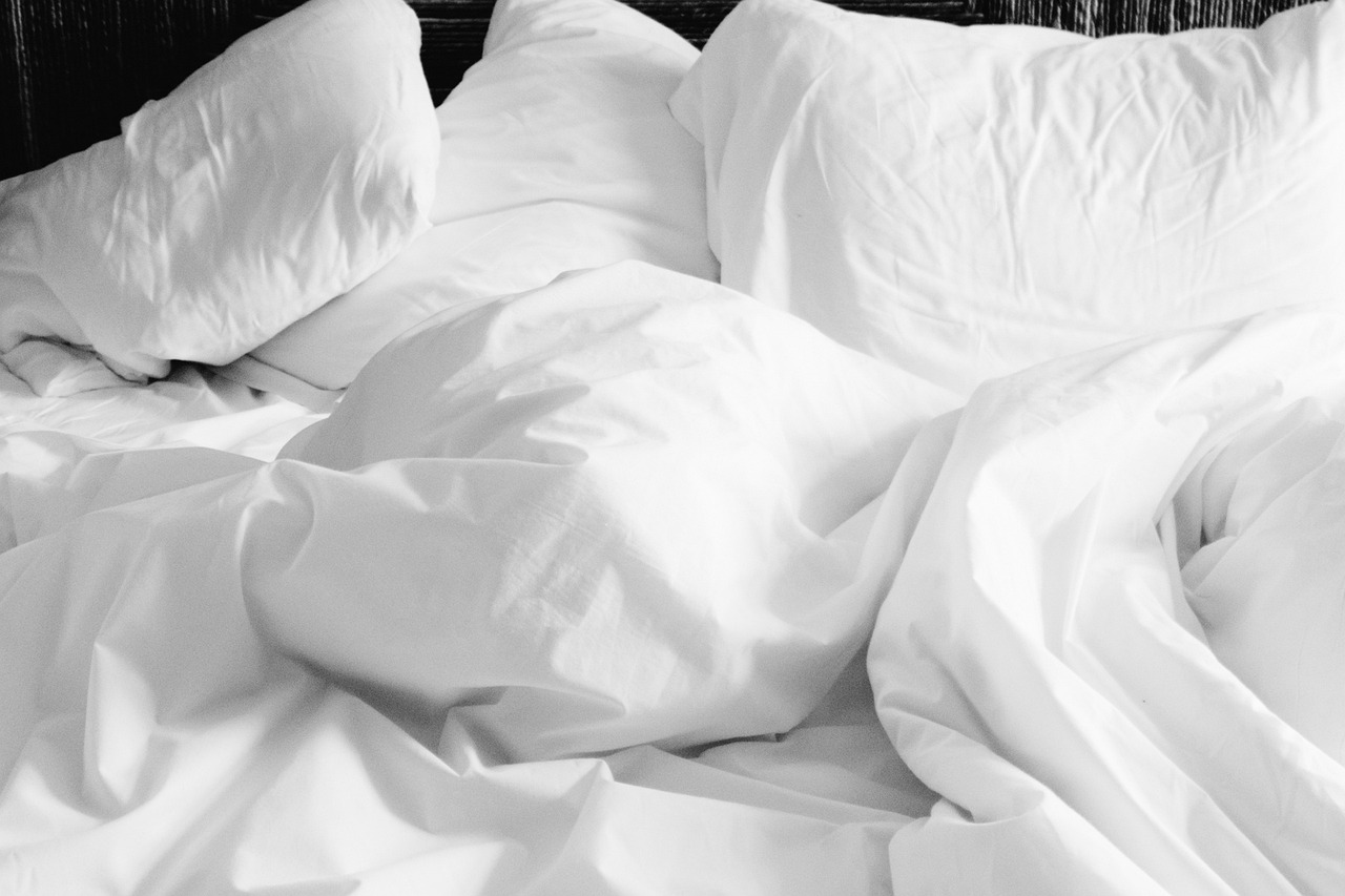 how-to-get-stain-out-of-white-comforter-cleaning-home-tips