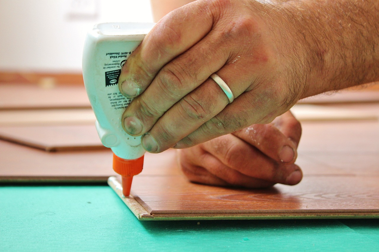 how-to-get-gorilla-glue-off-your-fingers-fast-cleaning-home-tips